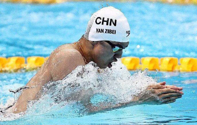 男子游泳4*100混接决赛，中国队犯规被取消成绩
