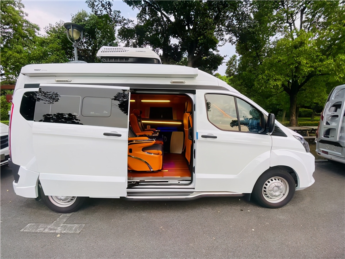 最新推出福特全顺V362商旅车，气场不亚于任何一台明星保姆车