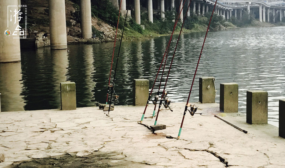 重庆李子坝的秘密据点：江岸虽有垃圾，但安静清幽，你来过吗？