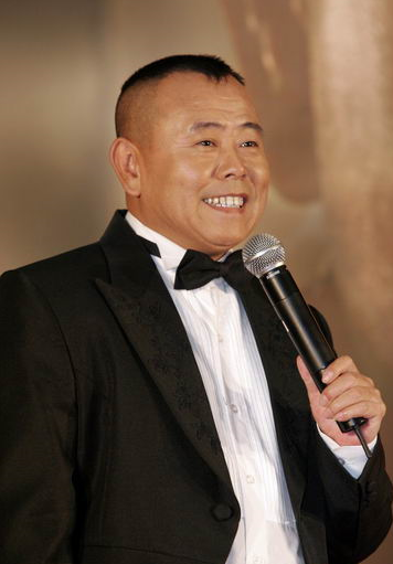 潘长江妻子近照曝光，曾经为他住厕所，却差点被爆红的丈夫抛弃