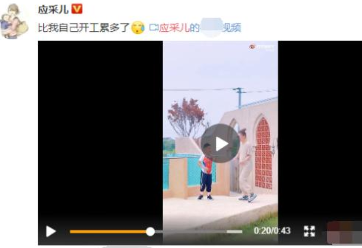 应采儿陪儿子拍摄大片，手把手教摆姿势，吐槽自己什么都要管