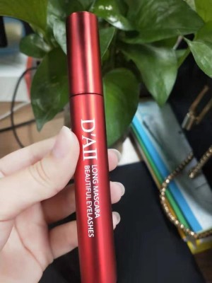 假睫毛有多容易“翻车”？来看看这些女明星的