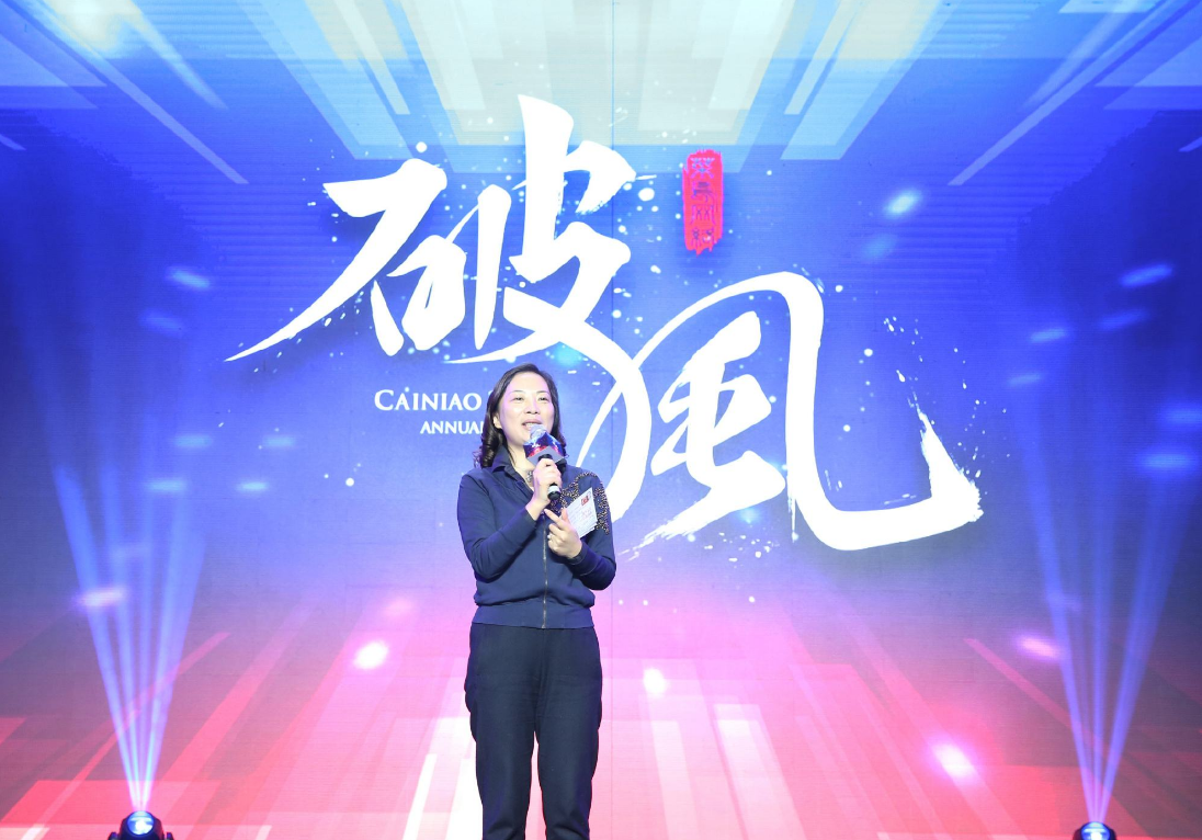 马云背后的女人，曾是阿里前台小妹，如今掌管