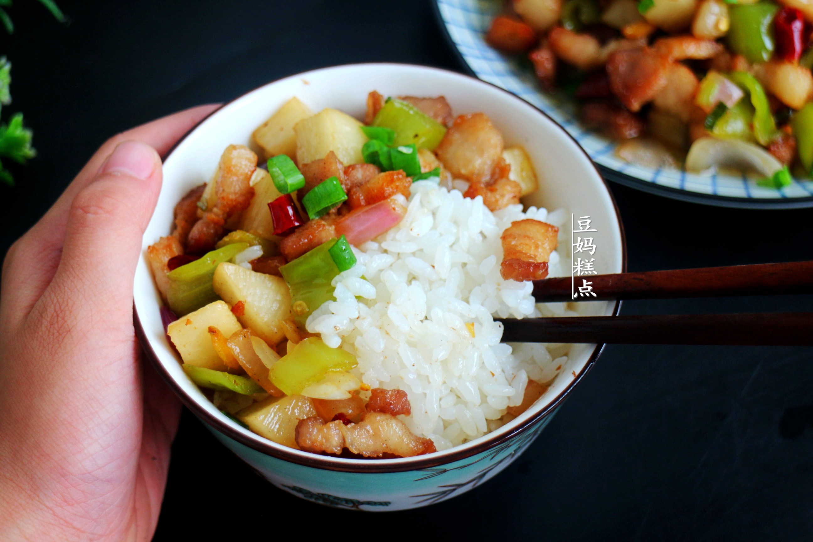 炒五花肉，学会“林大厨”这1招！5分钟上桌，酸香不油好下饭