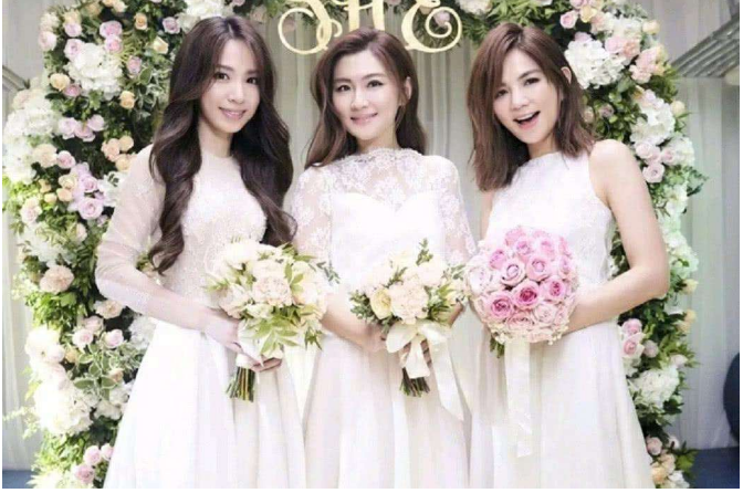 Selina坎坷的经历：29岁全身54%被烧伤，35岁离婚，38岁嗓子失声