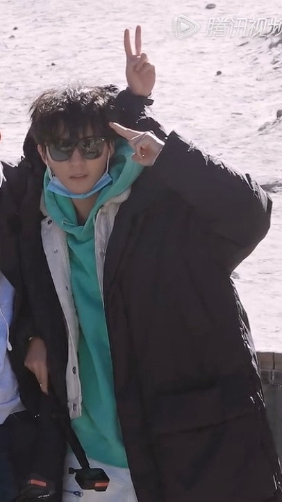 A piece of of Wang Junkai tall paste pursues, be praised by vermicelli made from bean starch however again and again, it is exaggerate or be practical and realistic