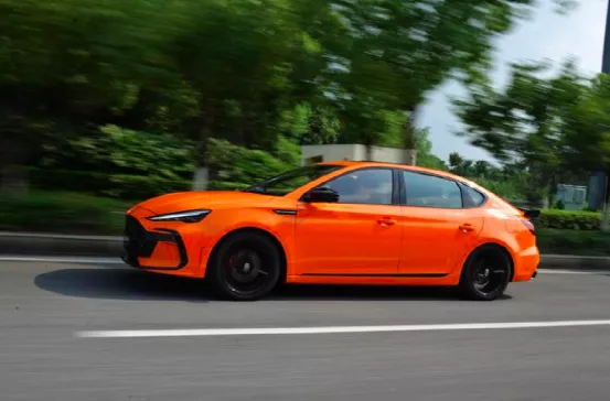 “斜杠青年”多面手 道路试驾第三代MG6 pro
