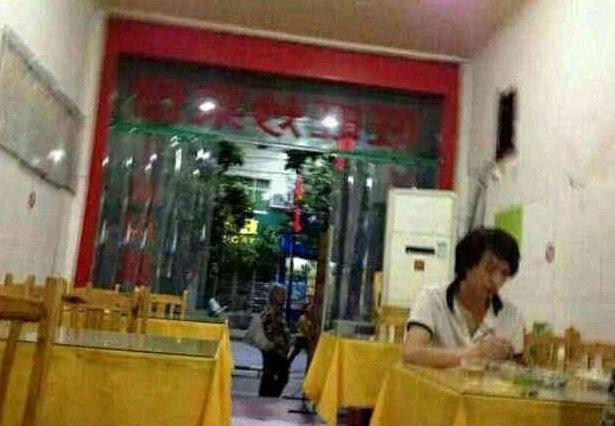 庞麦郎：走红后耍大牌不认农村父母，演唱会只