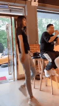 爆笑GIF图：有这样的弟弟，迟早得死到他手里