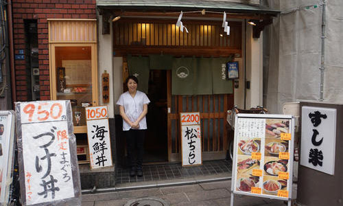 马云为中国商铺的没落“背锅”？看看日本商铺的繁荣，真不怪他