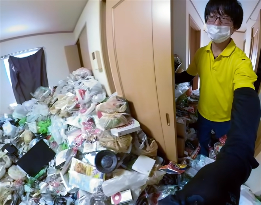 How good is Japanese housekeeping?Hit the worker's 19㎡ house with trash dumped to his chest. Cleaner: small scene