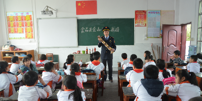 江西于都：开学第一课“食品安全”进校园