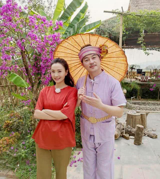周迅和小陶虹明明只差两岁，上综艺同框，两人状态差距有点大