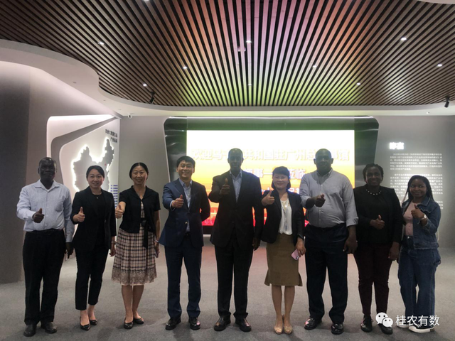<a href=https://m.kgongcn.com target=_blank class=infotextkey>乌干达</a>驻广州总领事馆一行及贸促会一行莅临优易数据