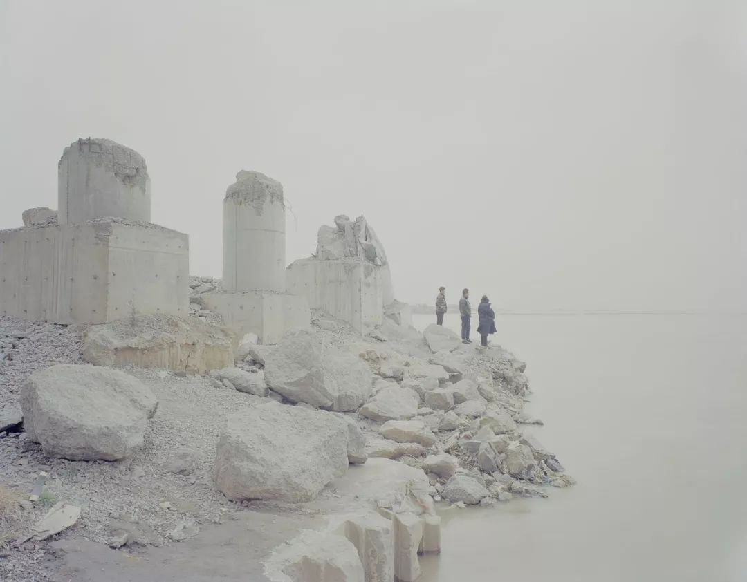 他拍下像蝼蚁一样生活的2000个中国人，没人能平静看完