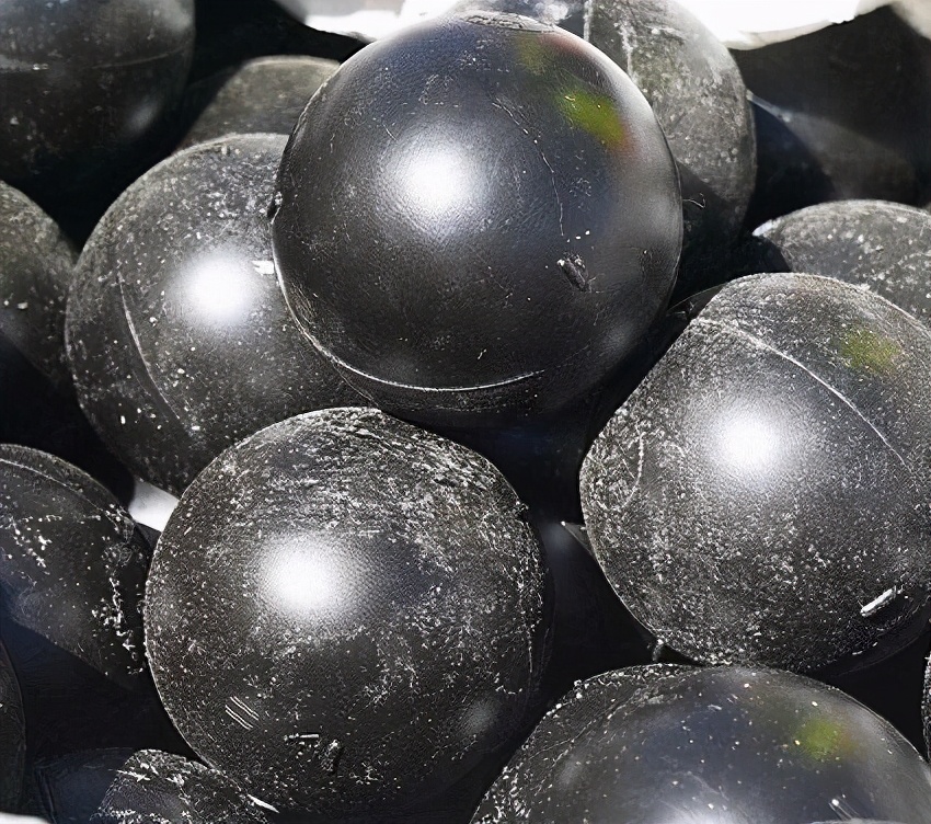 美国人往水库里放9600万个黑球，五年后水库和黑球都怎样了？