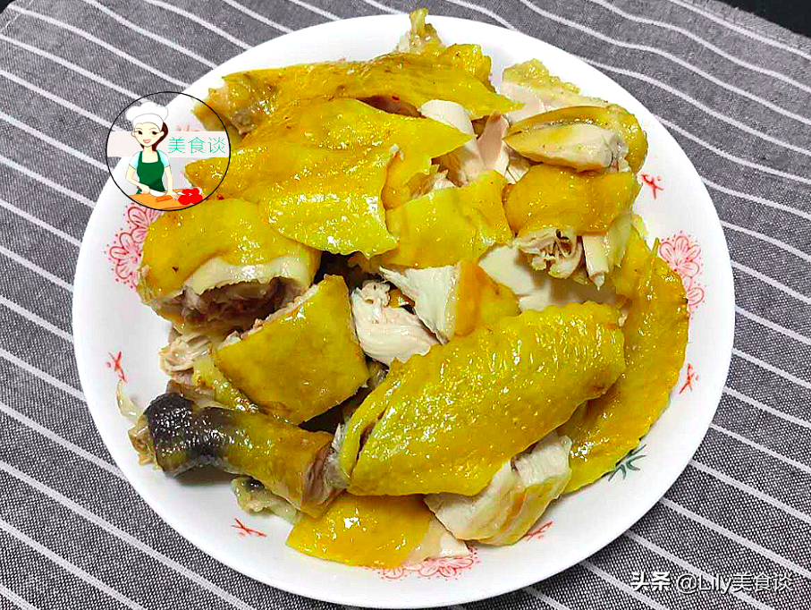 家常鹽焗雞做法，不用埋在鹽堆裡，只需一種調料，跟買的一樣好吃