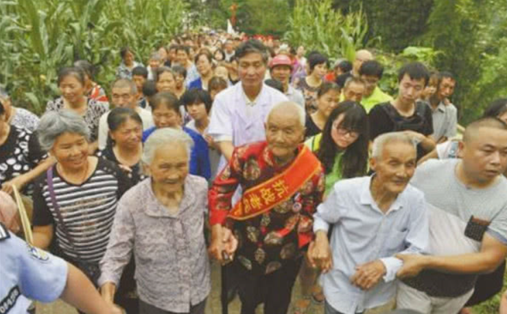 年少离家从军，后随国党败退台湾，回来寻母时