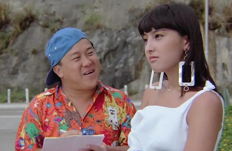 張智霖袁詠儀現身家族聚會，嘟嘴獻吻美貌外甥女，舅舅曹查理缺席