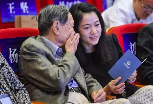 杨振宁原配杜聿明长女，看到照片，才明白因何