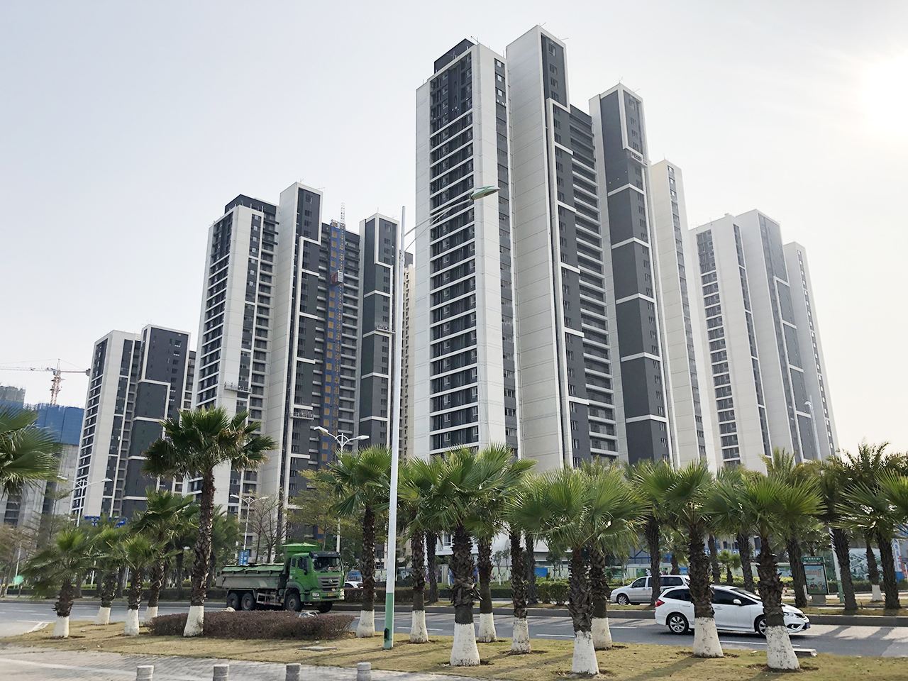 投资渠道越来越多，普通家庭为什么还在买房？