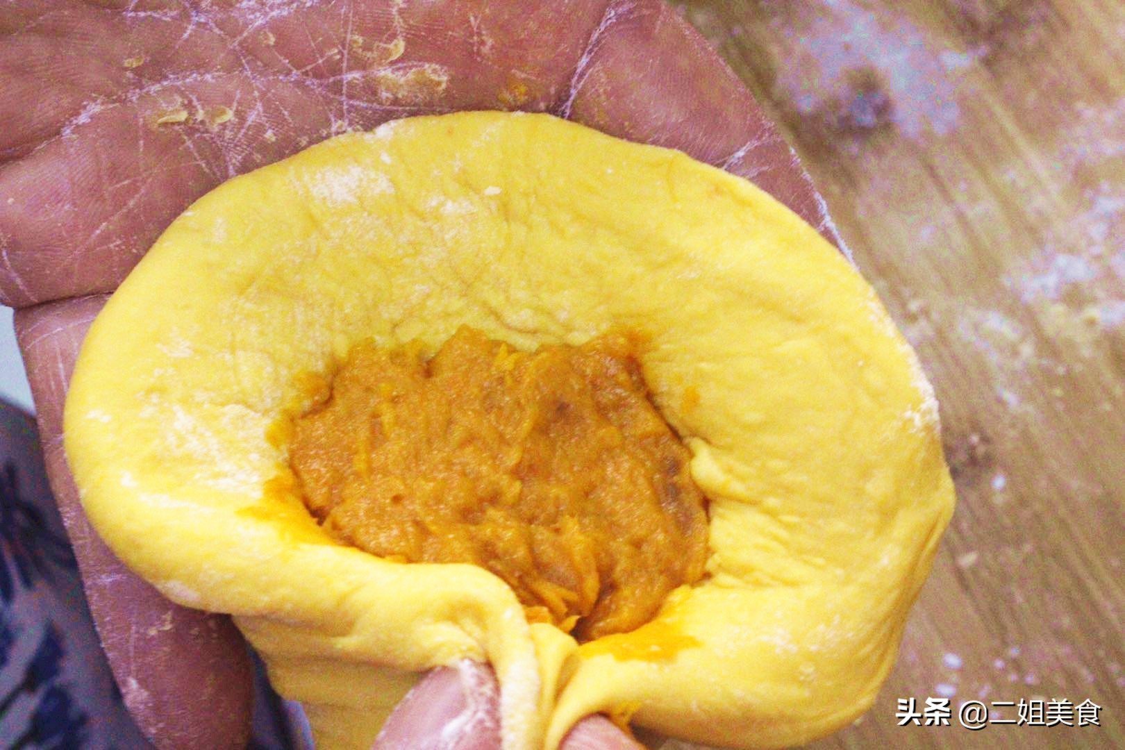 一块南瓜，一碗面粉，教您做超简单的南瓜炼乳欧包，美味还营养