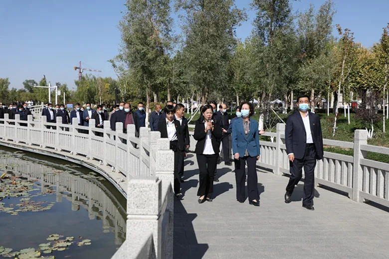 伊犁州党委书记邱树华,伊犁州党委副书记,代州长哈丹·卡宾参加考察.