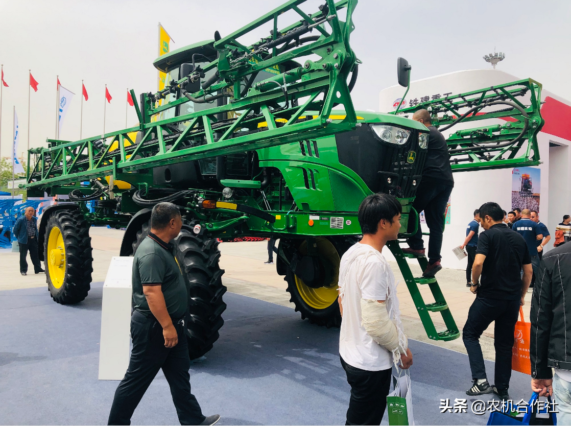 「新疆農(nóng)機(jī)展大賞」這么多酷炫的國(guó)外農(nóng)機(jī)，哪個(gè)是你的菜！