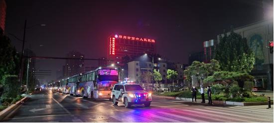 今天凌晨，郑州市六院1000多名医患连夜转移