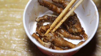 走进深夜的武汉南湖，只想说腐败至极