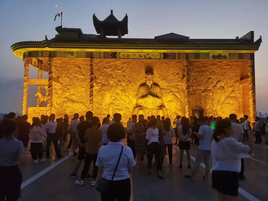 8000空乘选拔赛顺利完赛，万家丽展现超强接待力