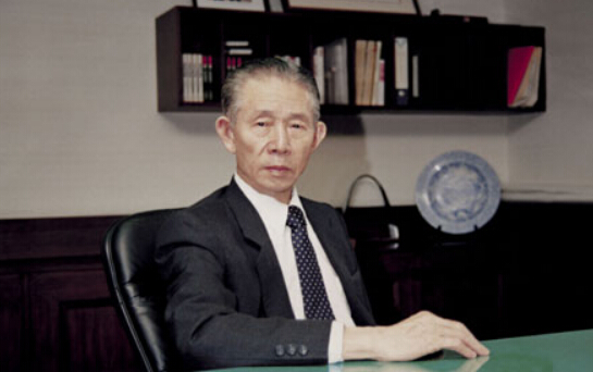 曾是台湾一代首富，在大陆投资数千亿，并买下15万亩土地赠与国家