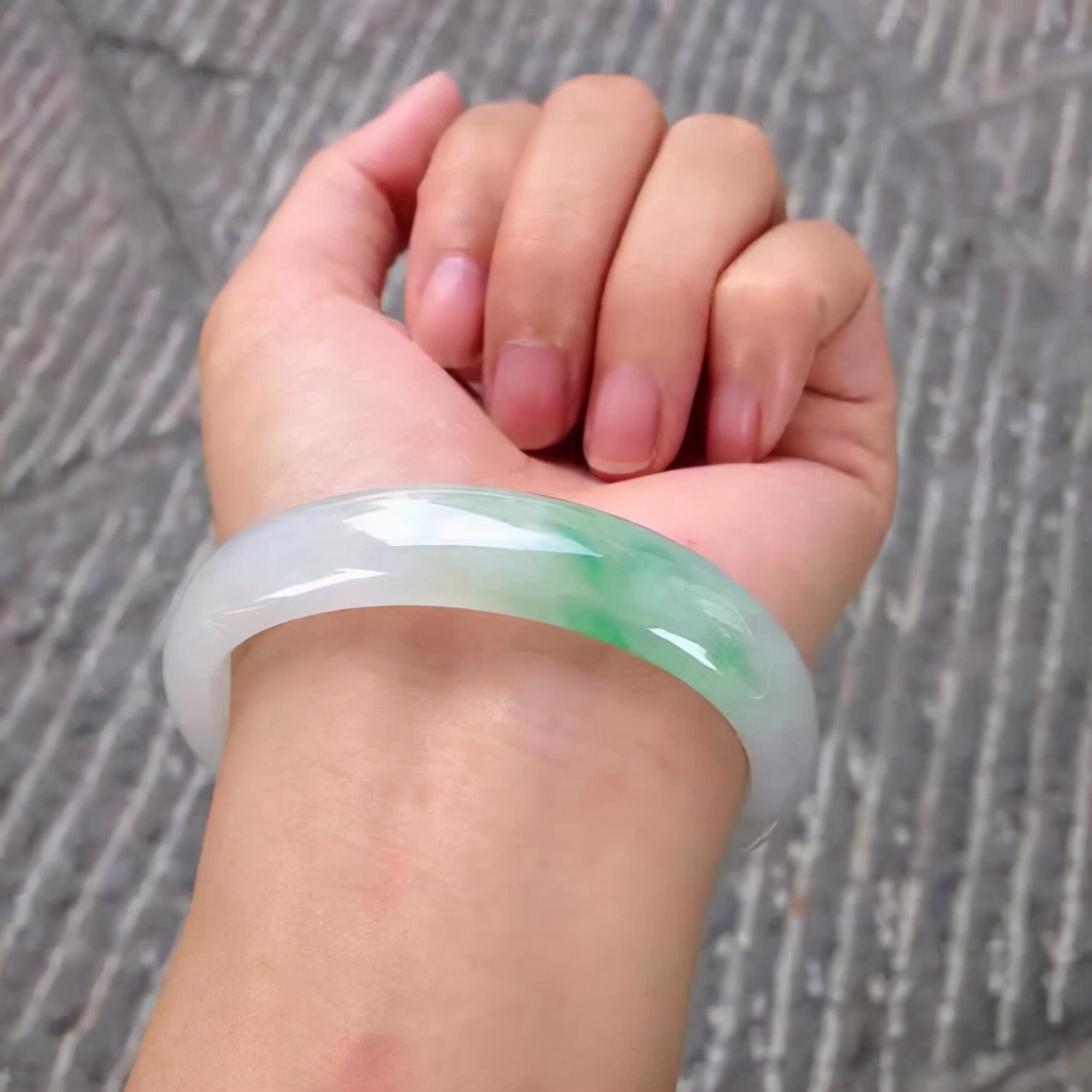 Women who wear "Jade bracelets" for a long time may bring these 4 changes to the body, do you