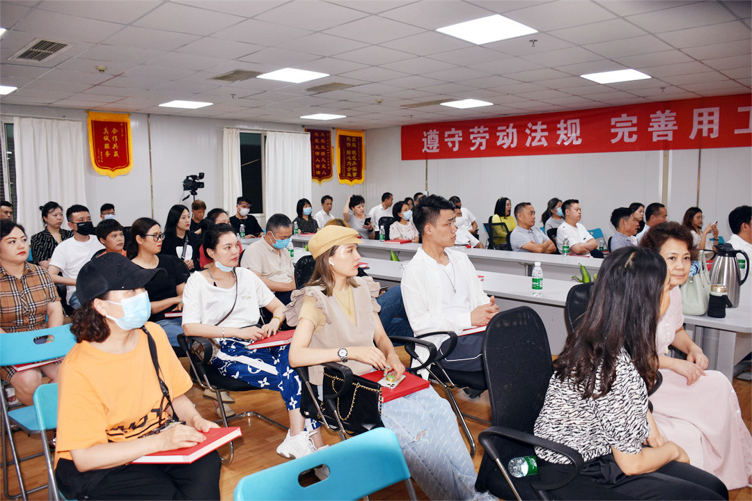 尊重知识产权 维护市场经济：法律讲堂走进九龙广场
