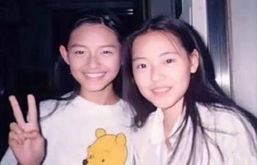 小S调侃女儿撞脸体操运动员，爆炸头无辜脸，幽默称运动员是儿子