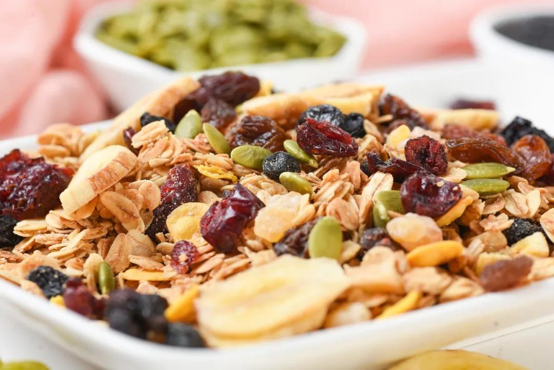假冒网红食品包装内还有头发？｜今晚九点半