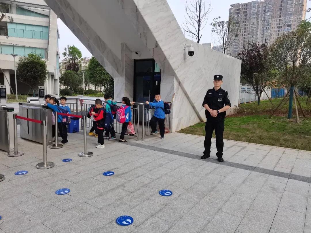 「我为群众办实事」湘潭高新公安护校安园，撑起校园安全伞