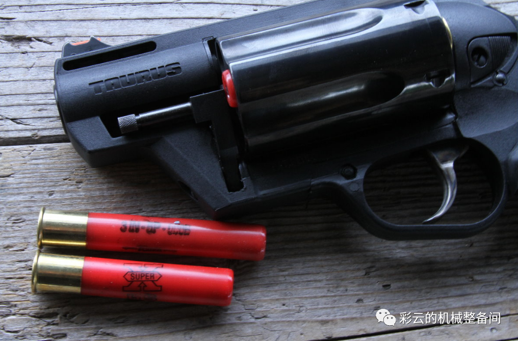 兼容手枪弹和霰弹的“判官”转轮手枪为何在美