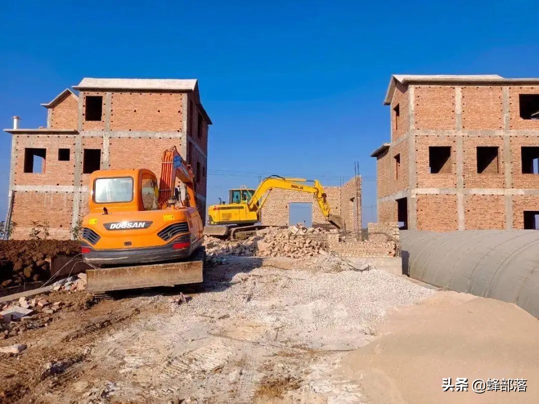 9月土地新规落地，已经占用耕地建房的会被拆吗？分3种情况解决