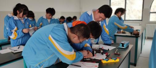 六盤水市十七中學(xué):強(qiáng)化功能室建設(shè)(圖1) 六盤水市十七中學(xué):強(qiáng)化功能室建設(shè)(圖1)