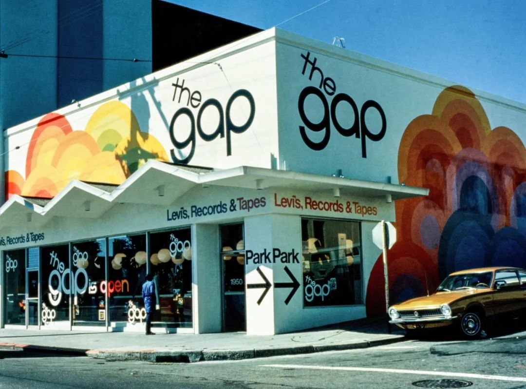 今年|GAP预计今年净关闭225家门店 销售下滑频繁关店