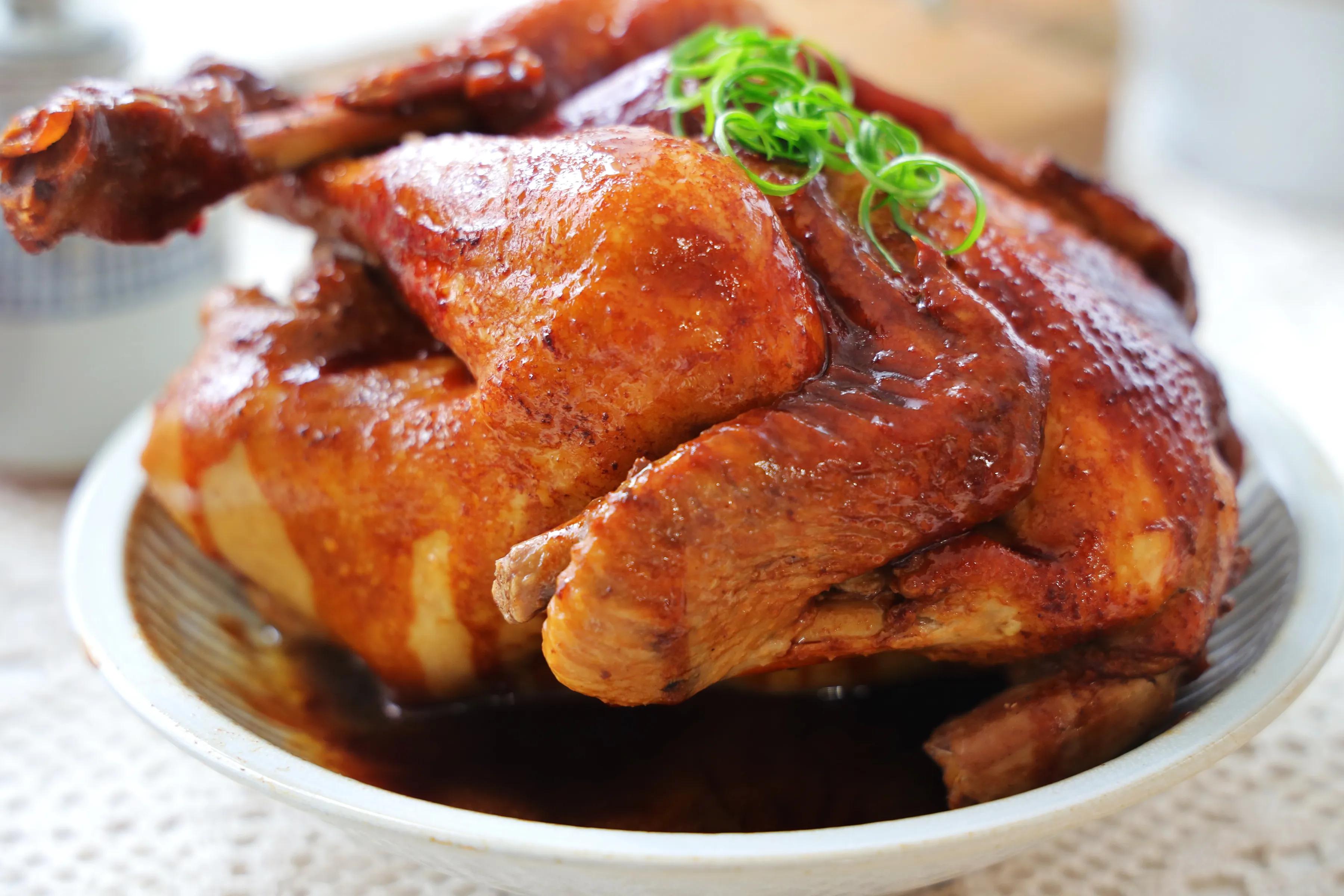 整隻雞怎麼做最好吃？ 靠譜的懶人做法，鮮嫩多汁，比紅燒還過癮！