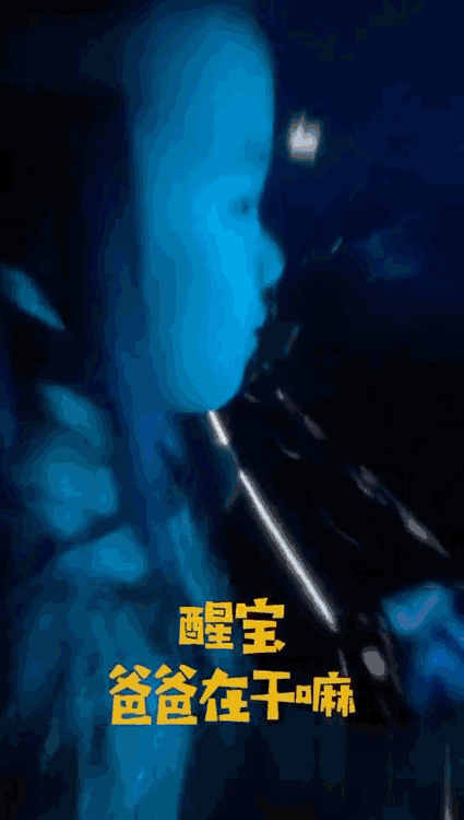 章子怡抱女儿探班汪峰，见证对方高光时刻，毫不掩饰对丈夫的崇拜