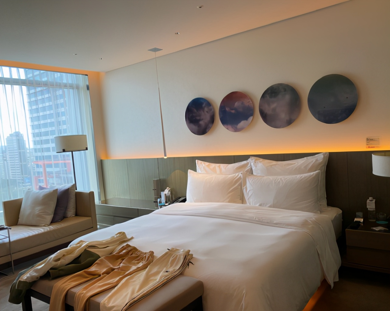 向太一家终团聚，住四万多一天豪华酒店，为陪郭碧婷生产做好准备