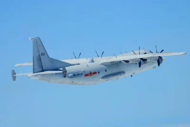 衝著台軍試射導彈而來？ 台媒：解放軍軍機罕見現身台灣東部空域
