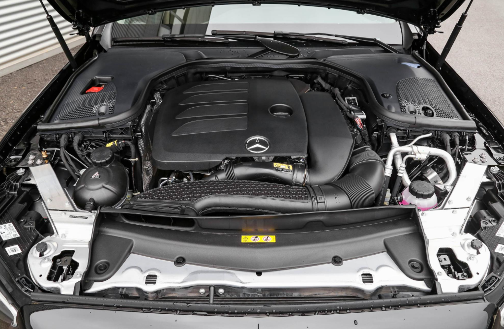 2021款奔驰E级，6.9秒破百，大气有吸引力