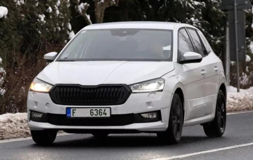 中保研公布7款车型碰撞成绩，五菱皮卡预告图发布