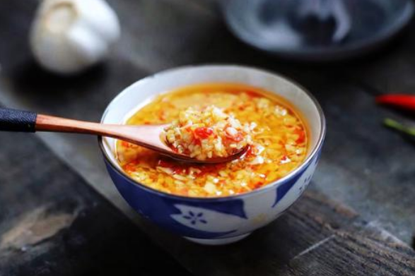图片[1]-炸蒜蓉的技巧做法步骤图 浓香不苦-起舞食谱网