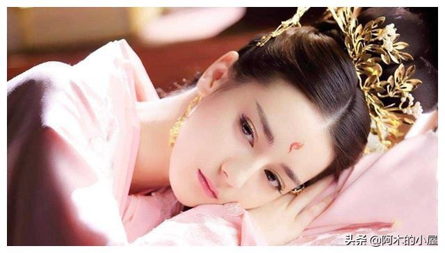被杨幂力捧的4位女星，前三位已大火，看到05后的她：等你爆红