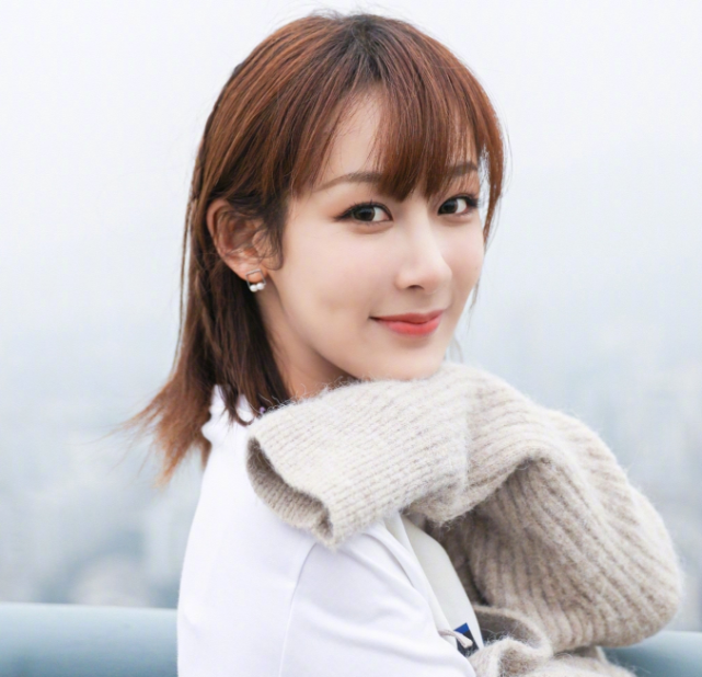 杨紫身材又翻车！膀大腰圆瑕疵太多，拍个背影